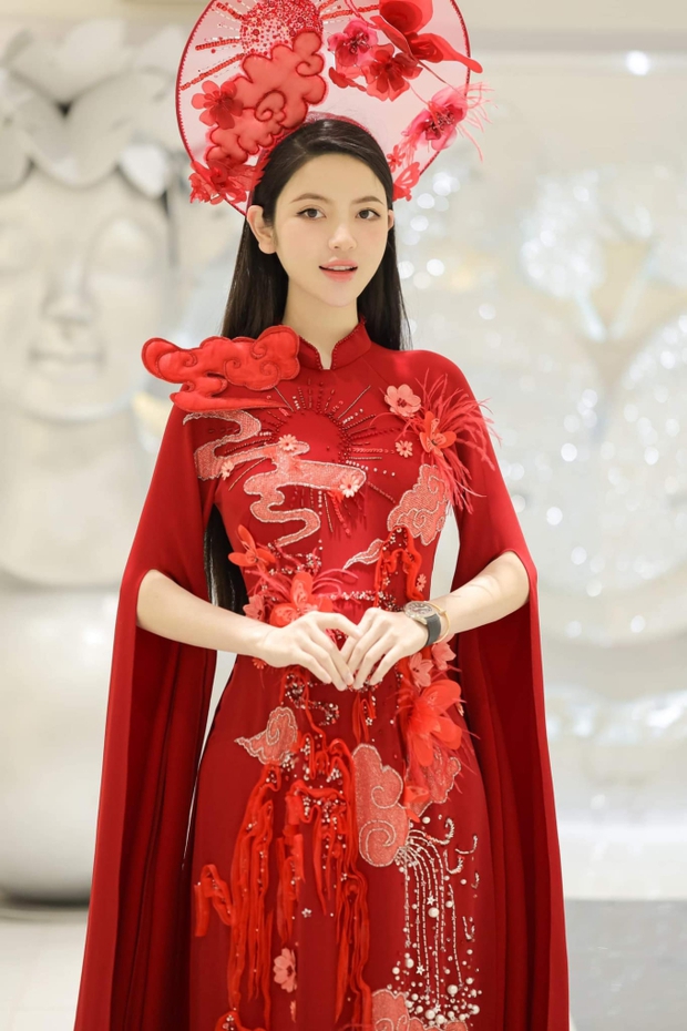 Loạt váy cưới thị phi của Chu Thanh Huyền: Hết bị so sánh với Nhật Lê và Doãn Hải My lại vướng vào nhận xét cồng kềnh - Ảnh 2.