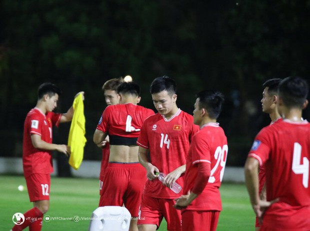 Đội tuyển Việt Nam tập hết công suất - Ảnh 8.