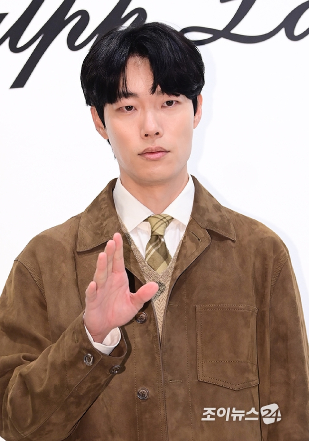 Liên hoan phốt của Ryu Jun Yeol: Từ lạm quyền, tham gia diễn đoàn cực đoan đến đạo đức giả, bạo lực lạnh Hyeri! - Ảnh 2.