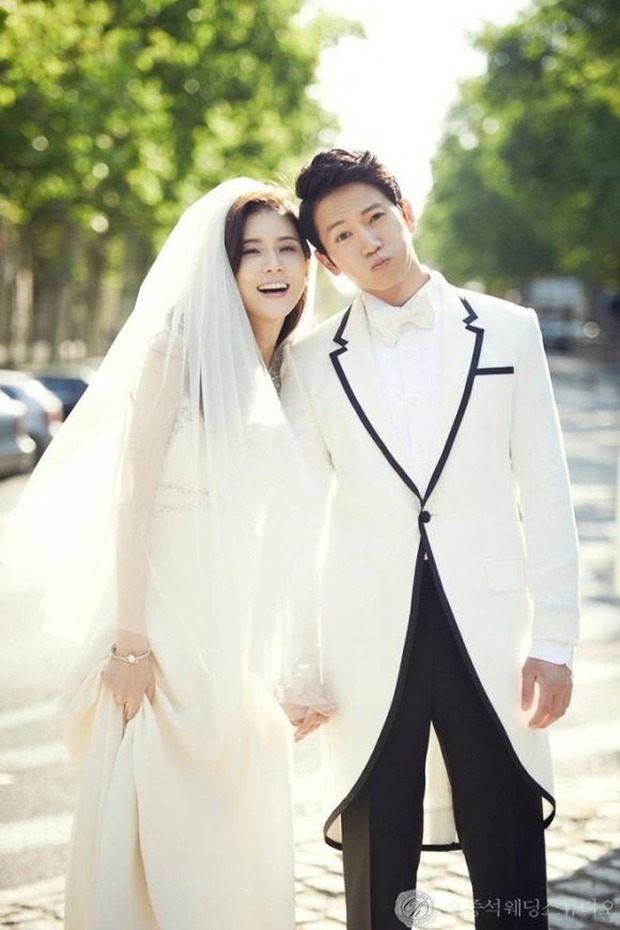 Vợ chồng Ji Sung - Lee Bo Young trốn con đi hẹn hò: Chỉ 1 khoảnh khắc đủ gây bão mạng! - Ảnh 5.
