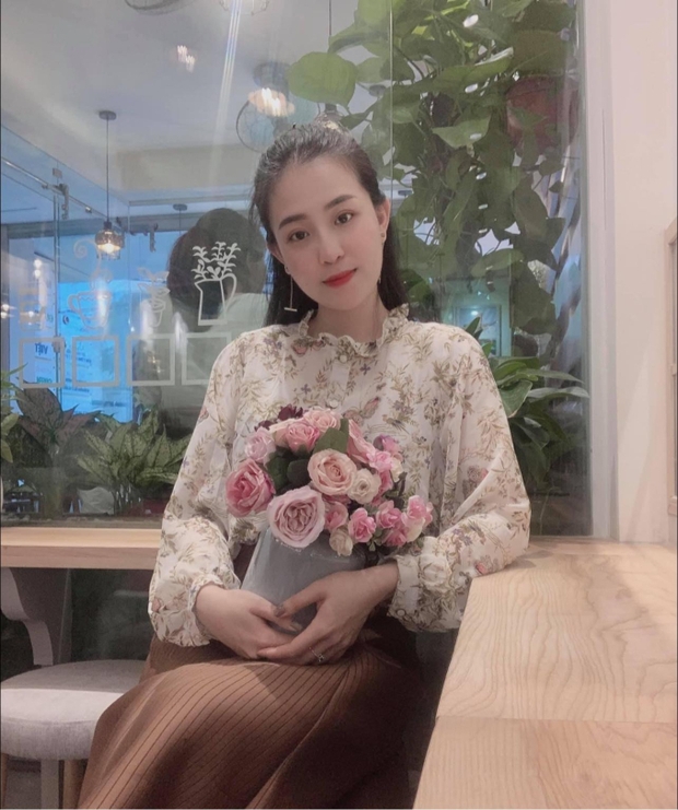 Profile xịn xò của vợ Hồng Duy: Ái nữ Tổng giám đốc công ty cao su, tốt nghiệp Thạc sĩ, chị đẹp với cơ ngơi bạc tỷ - Ảnh 7.