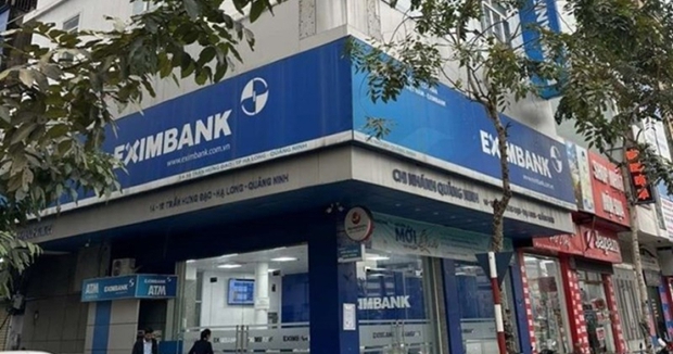 Eximbank bất ngờ ngược dòng tăng lãi suất tiết kiệm trong khi các ông lớn trong Big4 vẫn đua nhau giảm - Ảnh 1.