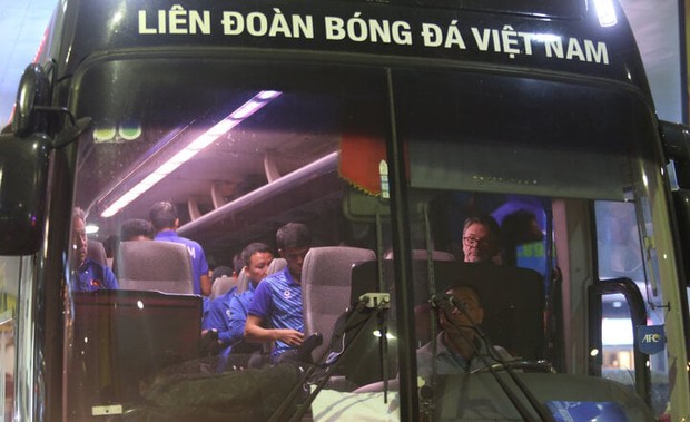 Buồn bã ngày về của đội tuyển Việt Nam sau trận thua Indonesia - Ảnh 6.