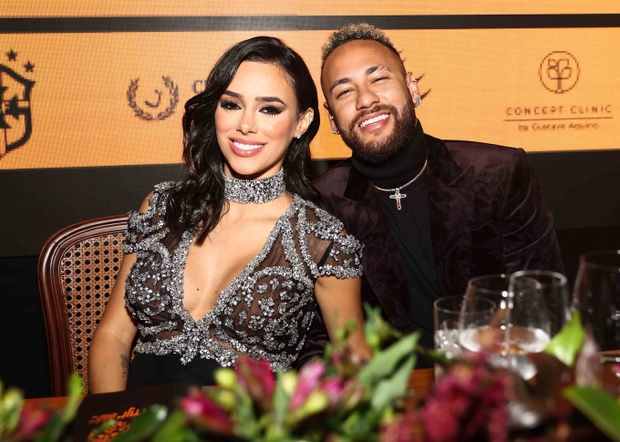 Cầu thủ đắt giá nhất thế giới Neymar bị phát hiện đeo đồ đôi cùng bạn gái cũ, đã tái hợp sau 5 tháng chia tay? - Ảnh 3.