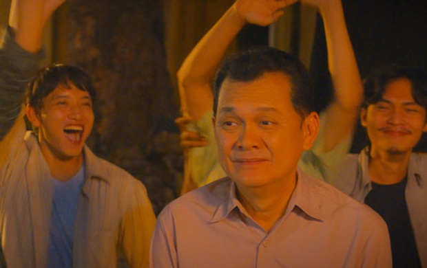 Phim Việt vừa trở lại rạp đã được khen đáng xem, dàn cast tạo nên tiệc diễn xuất đầy xúc động - Ảnh 3.
