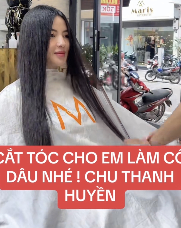 Chu Thanh Huyền đi cắt tóc