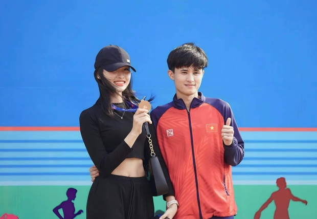 VĐV bị chó đuổi về nhất giải chạy là hotboy đội tuyển điền kinh, có vợ đai đen taekwondo - Ảnh 3.