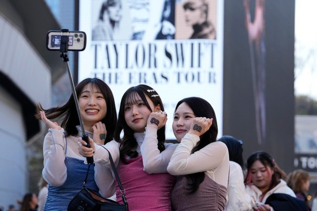Nhiều nước sốt xình xịch nhìn Taylor Swift biểu diễn ở Singapore - Ảnh 2.