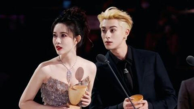 Vương Hạc Đệ được đẩy thuyền với 4 mỹ nhân chỉ vì 1 bức ảnh, nét điển trai thâm tình hút 50 triệu view - Ảnh 7. Vương Hạc Đệ được đẩy thuyền với 4 mỹ nhân chỉ vì 1 bức ảnh, nét điển trai thâm tình hút 50 triệu view - Ảnh 7.