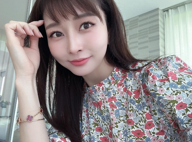 Jang Nara và loạt sao Hàn trẻ lâu nhờ chung 1 bí quyết, nhìn ảnh người phụ nữ U50 trẻ như 20 tuổi - Ảnh 4. Jang Nara và loạt sao Hàn trẻ lâu nhờ chung 1 bí quyết, nhìn ảnh người phụ nữ U50 trẻ như 20 tuổi - Ảnh 4.
