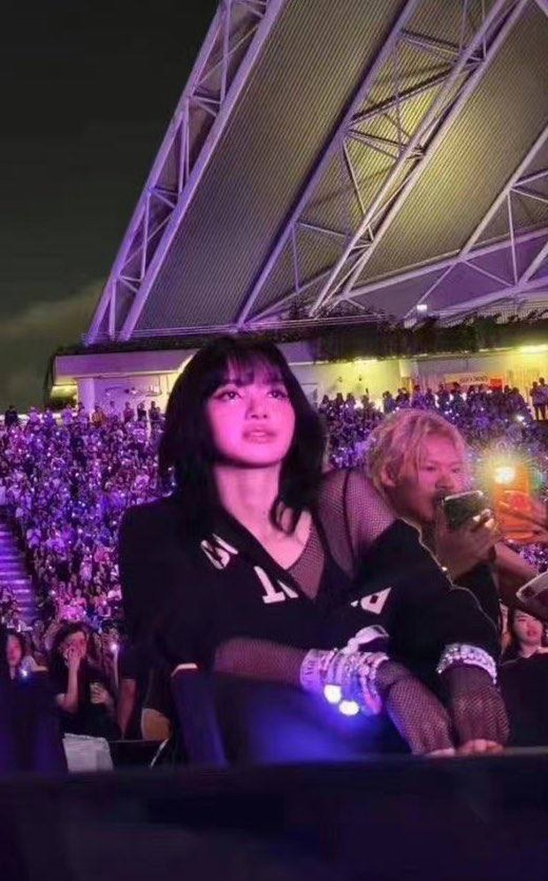 Lisa xuất hiện chóng vánh ở concert Taylor Swift - Ảnh 1