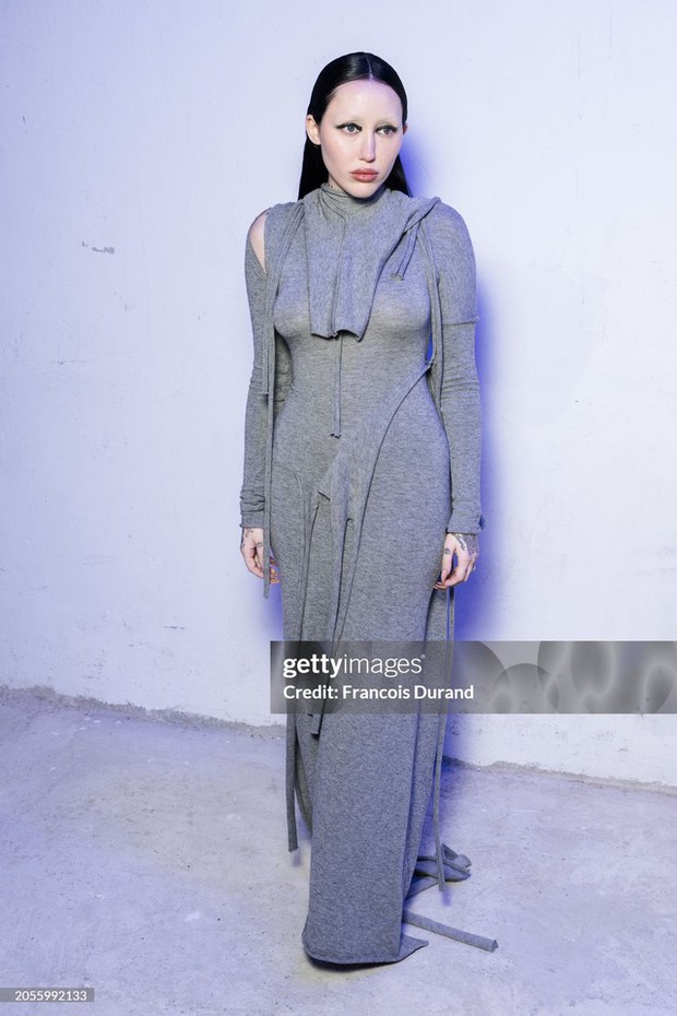 Noah Cyrus lộ diện cùng hôn phu Pinkus tại Paris Fashion Week - Ảnh 3