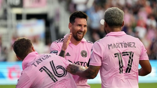 Erling Haaland và Messi trong cuộc đua Quả bóng vàng