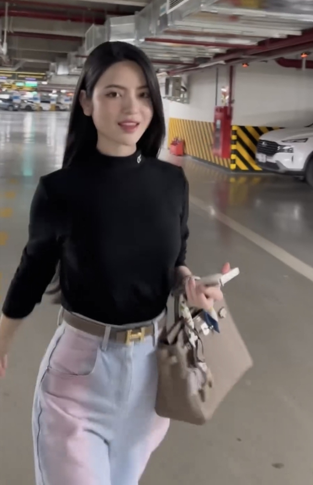 Chu Thanh Huyền Outfit