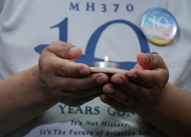 Tròn 10 năm MH370 mất tích: Người thân khóc nghẹn tại lễ tưởng niệm, cơn ác mộng kéo dài một thập kỷ chưa khép lại - Ảnh 6.