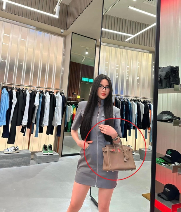 Chu Thanh Huyền và những món quà từ chồng.