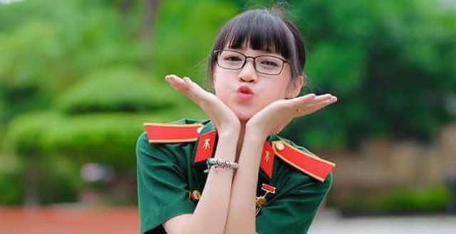 Cô bạn "hàng hiếm" của Học viện Kỹ thuật Quân sự kể chuyện tập bắn ...