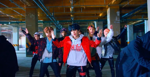 Khi bạn gái quá cuồng BTS thì phải làm sao?