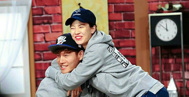 Running Man Dạo Nay Lạ Lắm Toan Cố Gan Ghep Kim Jong Kook Với Song Ji Hyo Mai Thoi