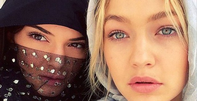 Khi những người nổi tiếng thử trang phục khăn trùm đầu Hồi giáo