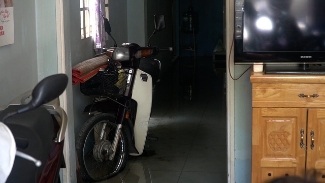 Một nơi ở TP.HCM người d&acirc;n sống 2 năm trong cảnh nước ngập bủa v&acirc;y, ngay cả khi trời nắng- Ảnh 12.