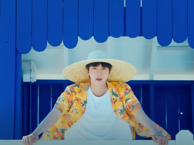 Jin (BTS) sẽ phát hành sản phẩm âm nhạc mới vào tháng 11- Ảnh 1.