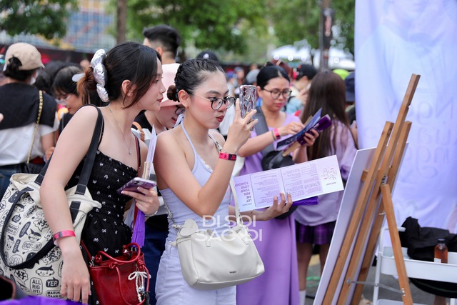 Dàn gái xinh lên đồ cực "chặt chém" để đu idol, đi concert mà ngỡ lạc vào sàn diễn thời trang- Ảnh 14.