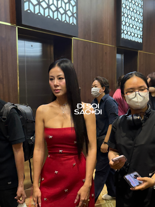 Nam Thư lần đầu lộ diện tại sự kiện hậu lùm xùm đời tư, phản ứng gây chú ý khi được hỏi 1 câu- Ảnh 4. Nam Thư lần đầu lộ diện tại sự kiện hậu lùm xùm đời tư, phản ứng gây chú ý khi được hỏi 1 câu- Ảnh 4.