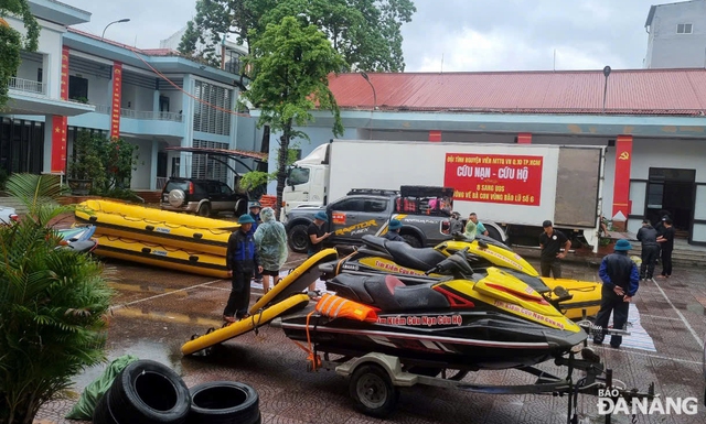 Ngay lúc này: Bão Trà Mi áp sát đất liền gây mưa to gió giật; Cây đổ ngổn ngang, ngập lụt nhiều nơi- Ảnh 33.