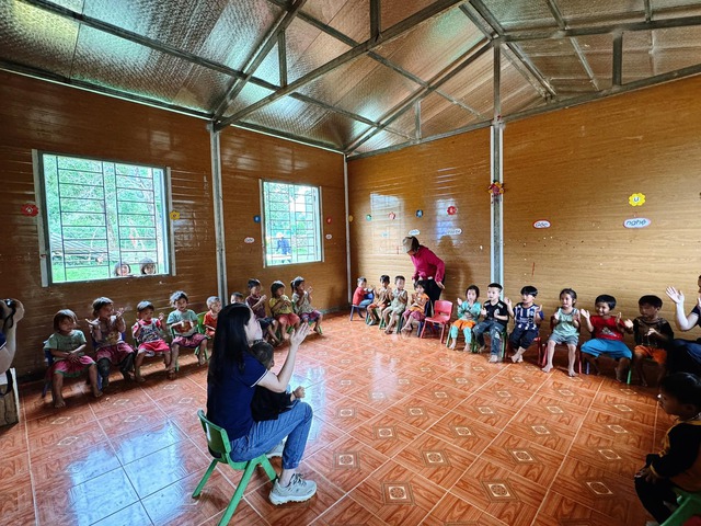 Xúc động câu chuyện người dân vùng cao hiến đất để xây phòng học, sân chơi cho những đứa trẻ khó khăn đến trường- Ảnh 11.