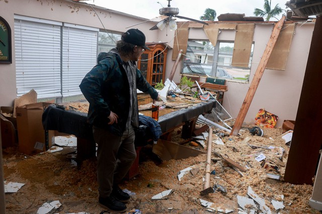 UPDATE: Superstorm Milton has officially made landfall: Creating widespread stormy winds and rain, the most dangerous part is approaching the shore - Photo 2.