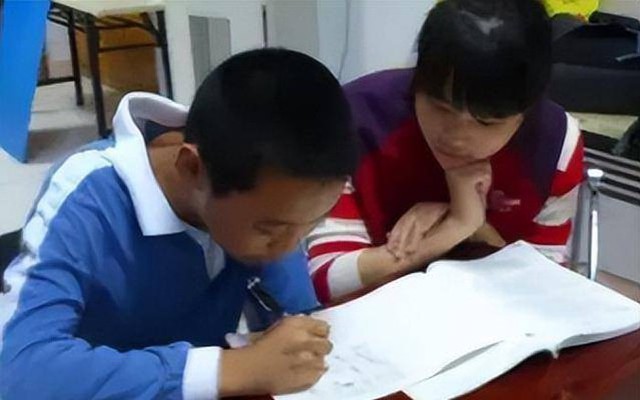 Bài toán tiểu học gây lú: "Có 5 con cá, chết 2 con thì còn lại mấy con?" - Đáp án không phải là 3!- Ảnh 1.