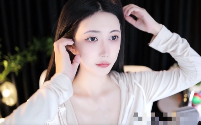 Nữ streamer xinh đẹp có dấu hiệu bất ổn: Làm hành động "dại dột" trên livestream khiến fan suýt phải gọi cảnh sát, nền tảng buộc phải ngắt live khẩn cấp- Ảnh 1.