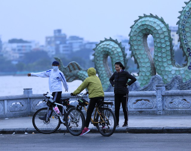 Sáng nay, mùa Đông Hà Nội đã về thật rồi!- Ảnh 1.