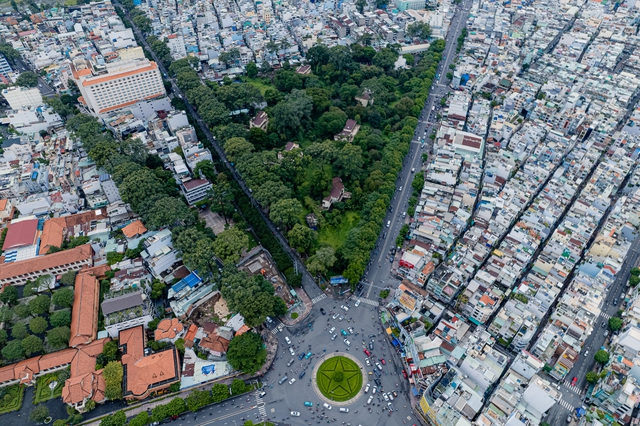 Cảnh tượng khó tin bên trong 7 biệt thự bỏ hoang nằm giữa "tam giác vàng" tại TP.HCM- Ảnh 1.