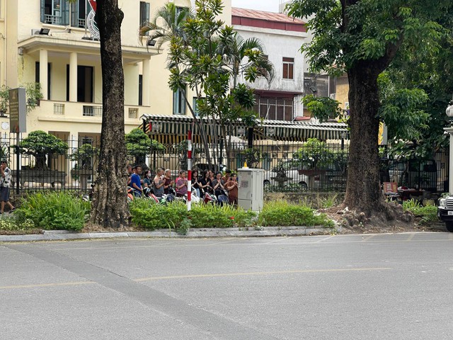 Nỗi sợ của người dân với nhóm "quái xế" phóng xe bạt mạng, gây nên cái chết của cô gái ở Hà Nội- Ảnh 2.