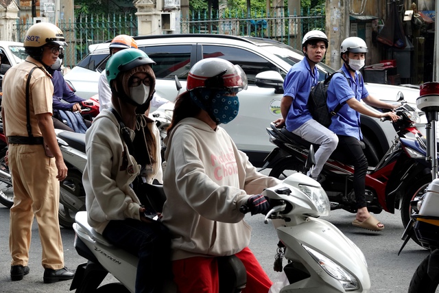 Nhân chứng vụ cháy nhà 16 người thương vong ở Tân Bình: Nhiều người phải đu ban công, leo qua nhà bên cạnh- Ảnh 4.