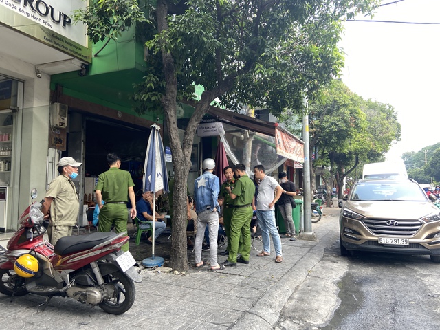 Vụ cháy nhà nhiều tầng ở quận Tân Bình: 2 người tử vong, hơn 10 người phải nhập viện - Ảnh 4.