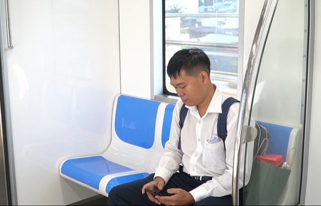 Lần đầu tiên đi làm sáng thứ Hai bằng Metro số 1 của người dân TP.HCM: Vui vẻ vì bớt "thời gian chết" trên đường- Ảnh 3.