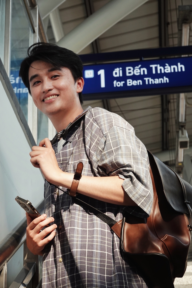 Gen Z rủ nhau đi làm bằng tuyến metro số 1 của TP.HCM: Chưa uống hết ly nước đã tới nơi, nó xịn mà nó Việt Nam!- Ảnh 4.