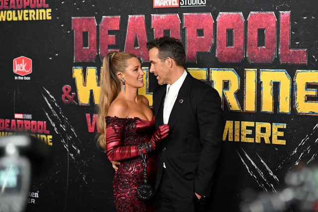 Khung hình ngược đời: Blake Lively dắt Gigi Hadid lên đồ đỉnh cao, "Deadpool" và "Người sói" làm nền trong sự kiện của chính mình- Ảnh 11.