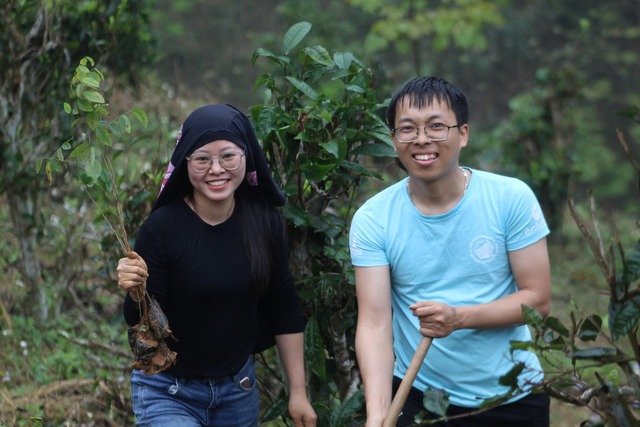 Chàng trai dân tộc Mông lớn lên cùng thiên tai, lũ lụt cùng người dân trồng hơn triệu cây xanh- Ảnh 1.