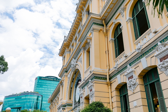 Cũng như Chùa Cầu Hội An, Bưu Điện TP.HCM từng trải qua lần “thay áo" màu sơn mới và đây là diện mạo hiện tại- Ảnh 17.