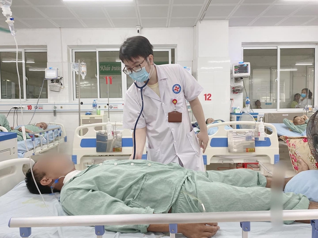 Li&ecirc;n tiếp 3 người bị suy thận v&igrave; mắc một sai lầm khi uống nước trong ng&agrave;y nắng n&oacute;ng- Ảnh 1.