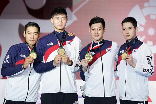 BLV đấu kiếm Olympic g&acirc;y sốt khi t&iacute;nh điểm nhanh hơn m&aacute;y, ch&iacute;nh x&aacute;c đến 99%, h&oacute;a ra l&agrave; nam thần từng gi&agrave;nh HCV 3 năm trước- Ảnh 4.