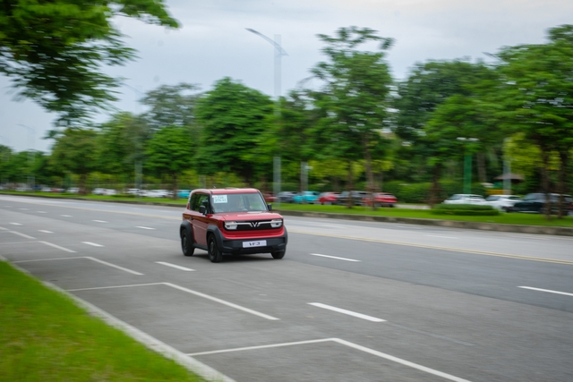 Vừa bàn giao, xe VinFast VF 3 chạy “bon trên những dặm đường”, khách hàng nhận xét như thế nào?- Ảnh 5.