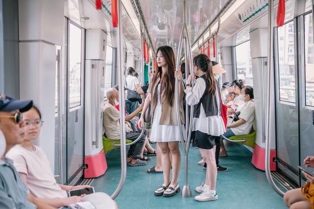 Tất tật trải nghiệm khi đi tàu metro Nhổn: Lưu ý cực quan trọng để có trải nghiệm thật "mượt", ngắm núi và hoàng hôn tuyệt đẹp trên tàu- Ảnh 8.