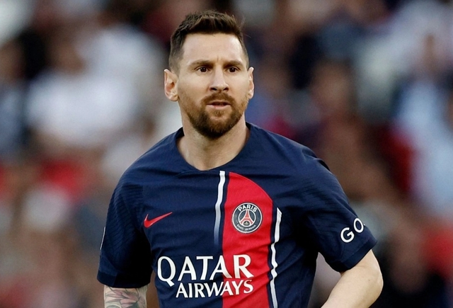 Cộng đồng mạng xôn xao với tượng sáp Lionel Messi hài hước khác lạ tại Hạ Long, fan Ronaldo bất ngờ bị gọi tên?- Ảnh 2.