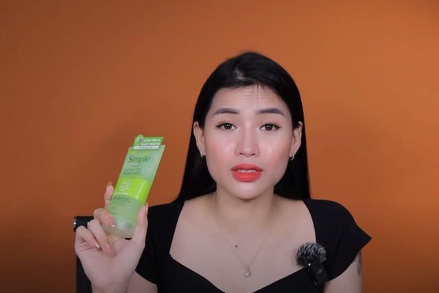 Hà Linh review 19 loại sữa rửa mặt mua ở siêu thị: Hàng Việt chất lượng cao, chê mạnh vài loại hot- Ảnh 2.