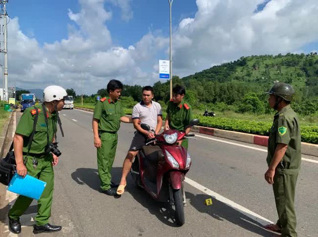 Vụ cô gái bị chặn đường hãm hại: Tài xế xe tải bám theo cô gái gần 20km- Ảnh 1.